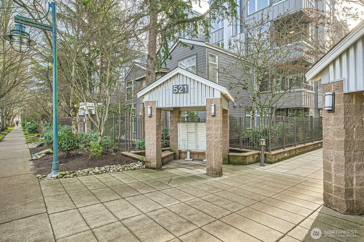 521  7th Avenue NE 201  Kirkland WA 98033 photo