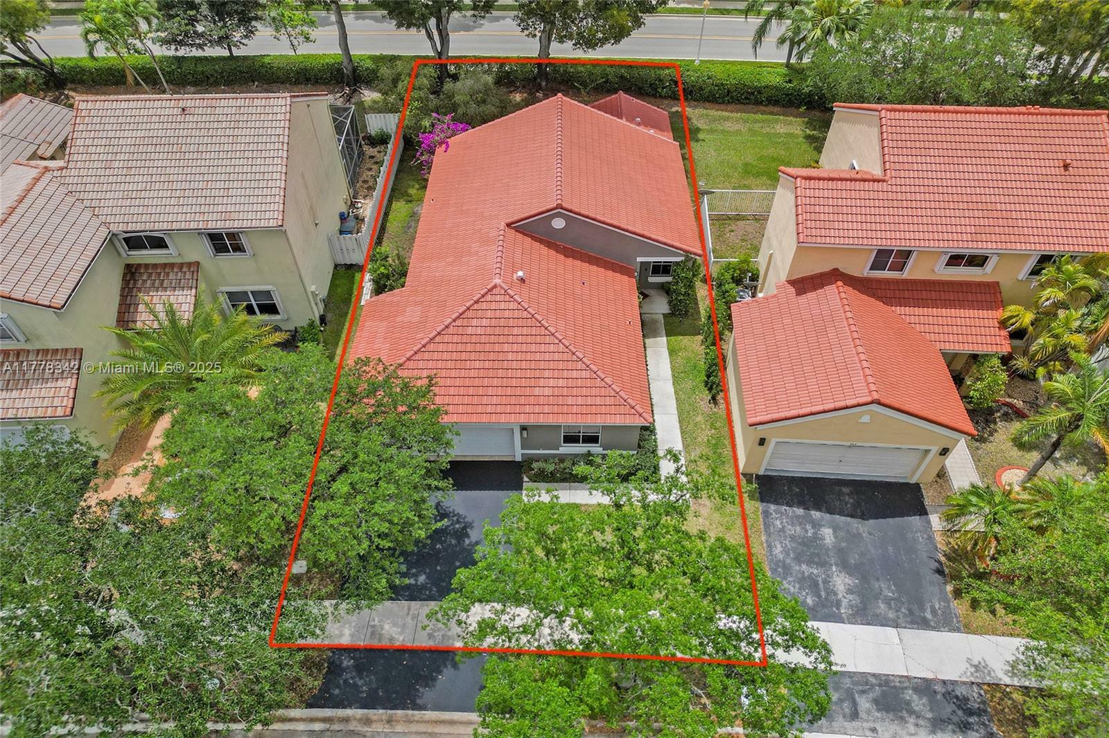 Property Photo: 648 Sand Creek Cir FL 33327