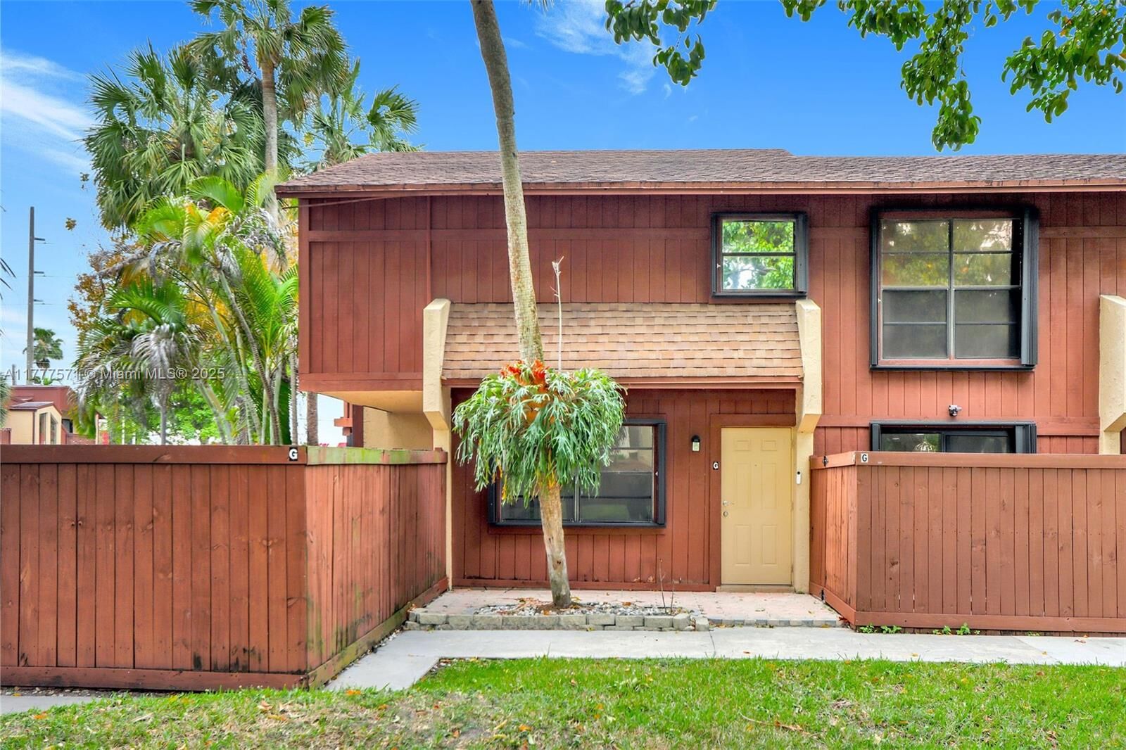 Property Photo: 6619 SW 116th Pl G7 FL 33173