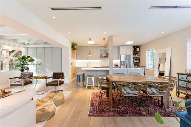 Property Photo: 268 W Mashta Dr FL 33149