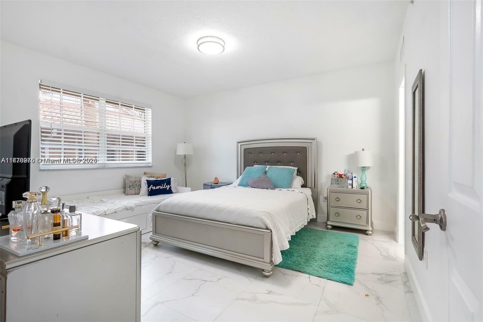 Property Photo: 201 SW 116th Ave 22208 FL 33025