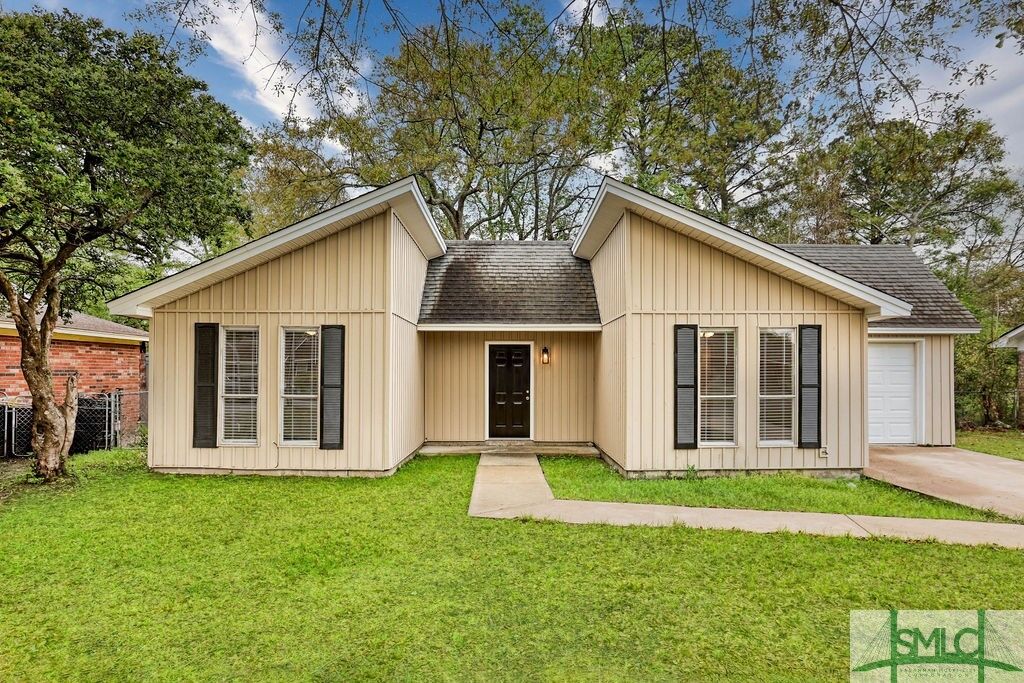 Property Photo: 214 Holiday Drive GA 31419
