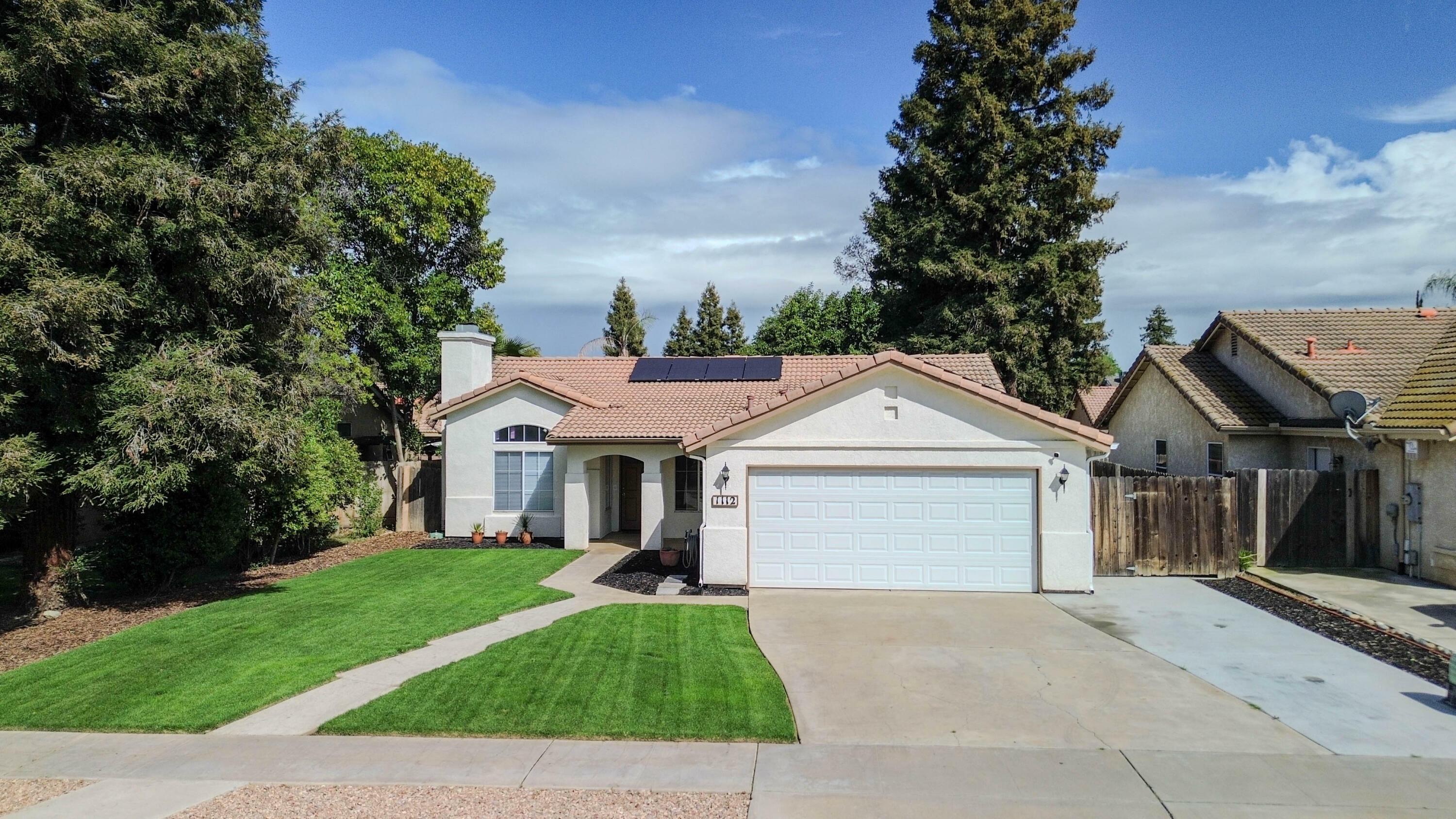 Property Photo: 1112 S Cain Street CA 93292