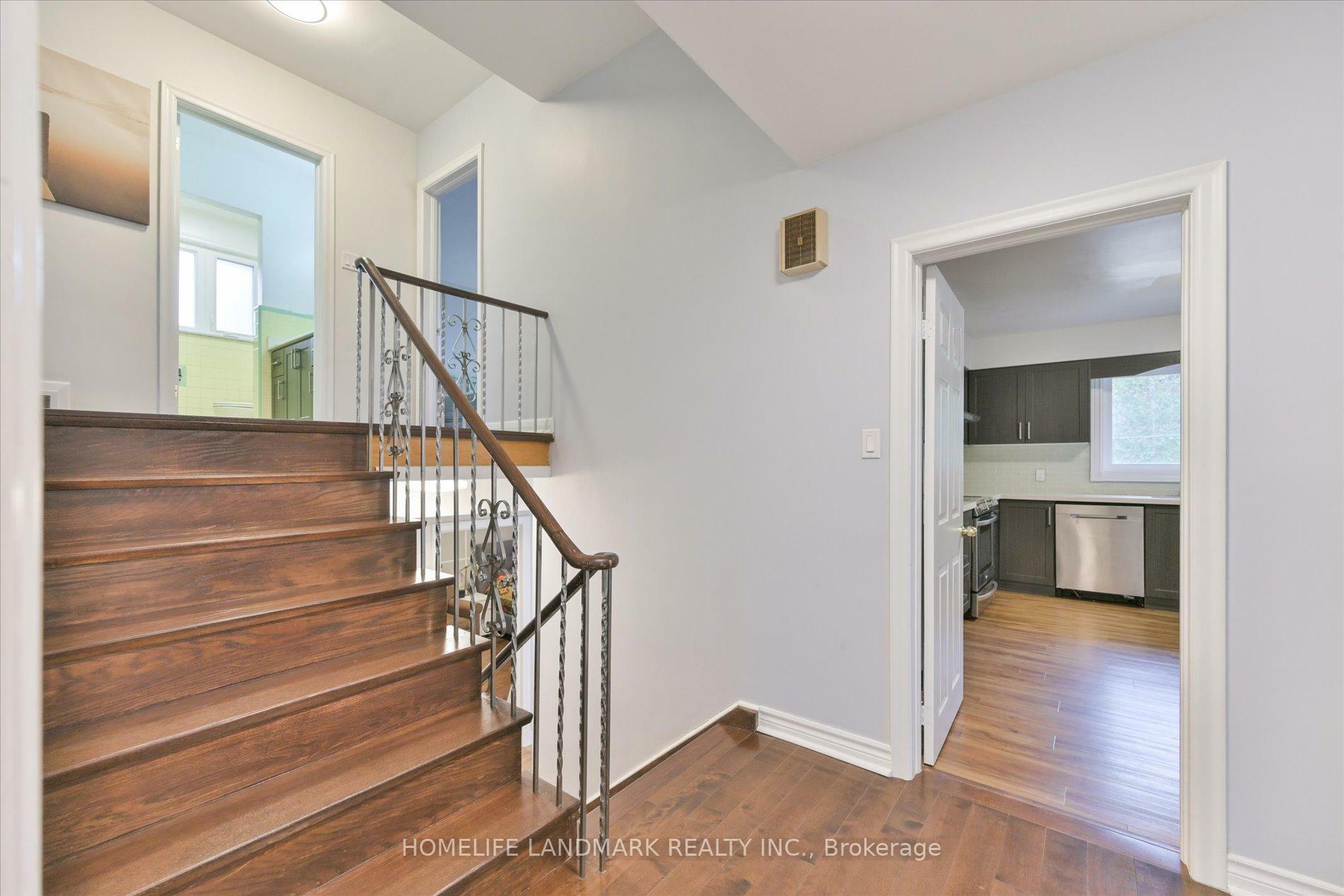 Property Photo: 1 Hawksbury Drive ON M2K 1M2