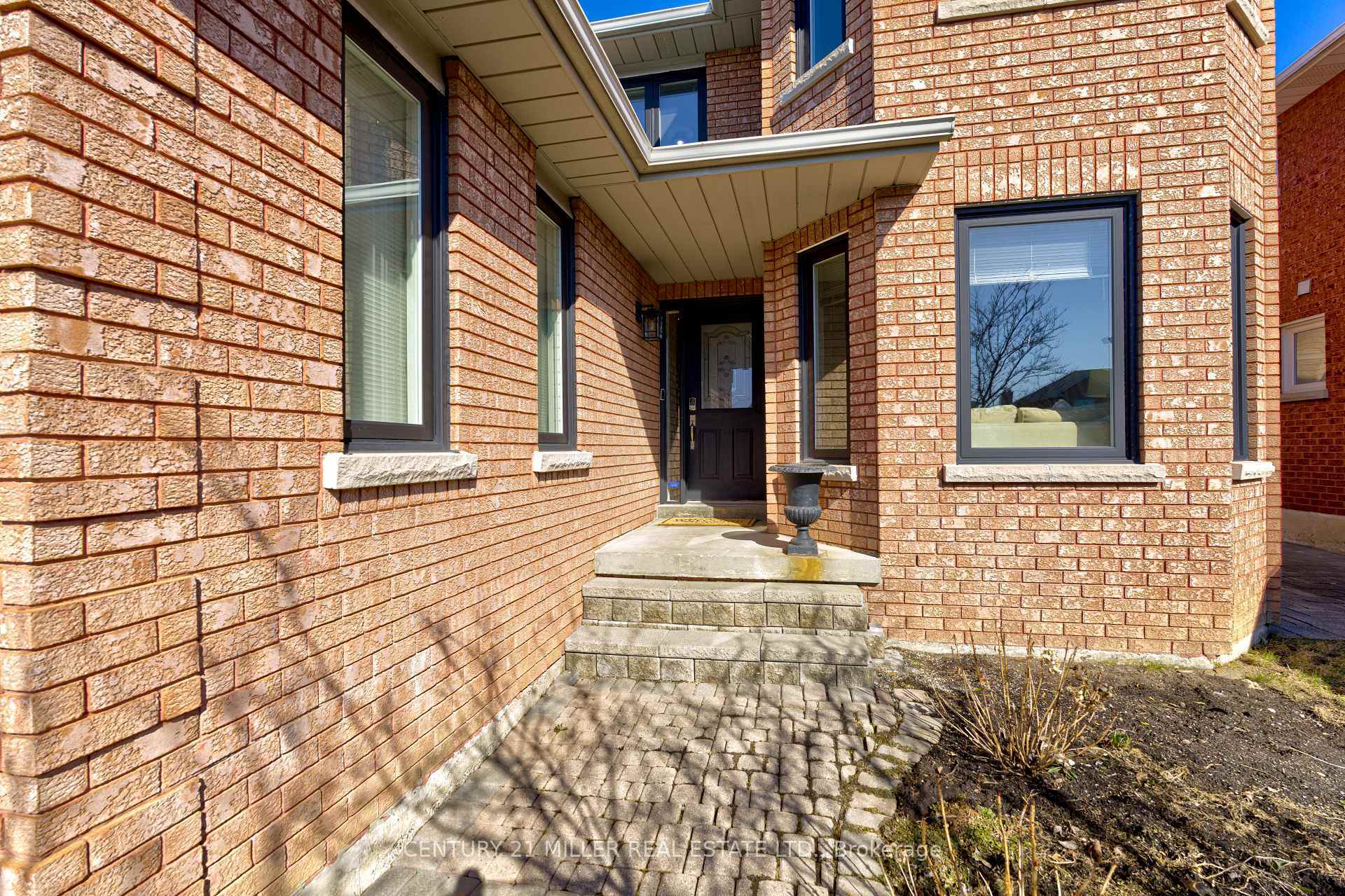 Property Photo: 39 Iona Crescent ON L4H 1C4