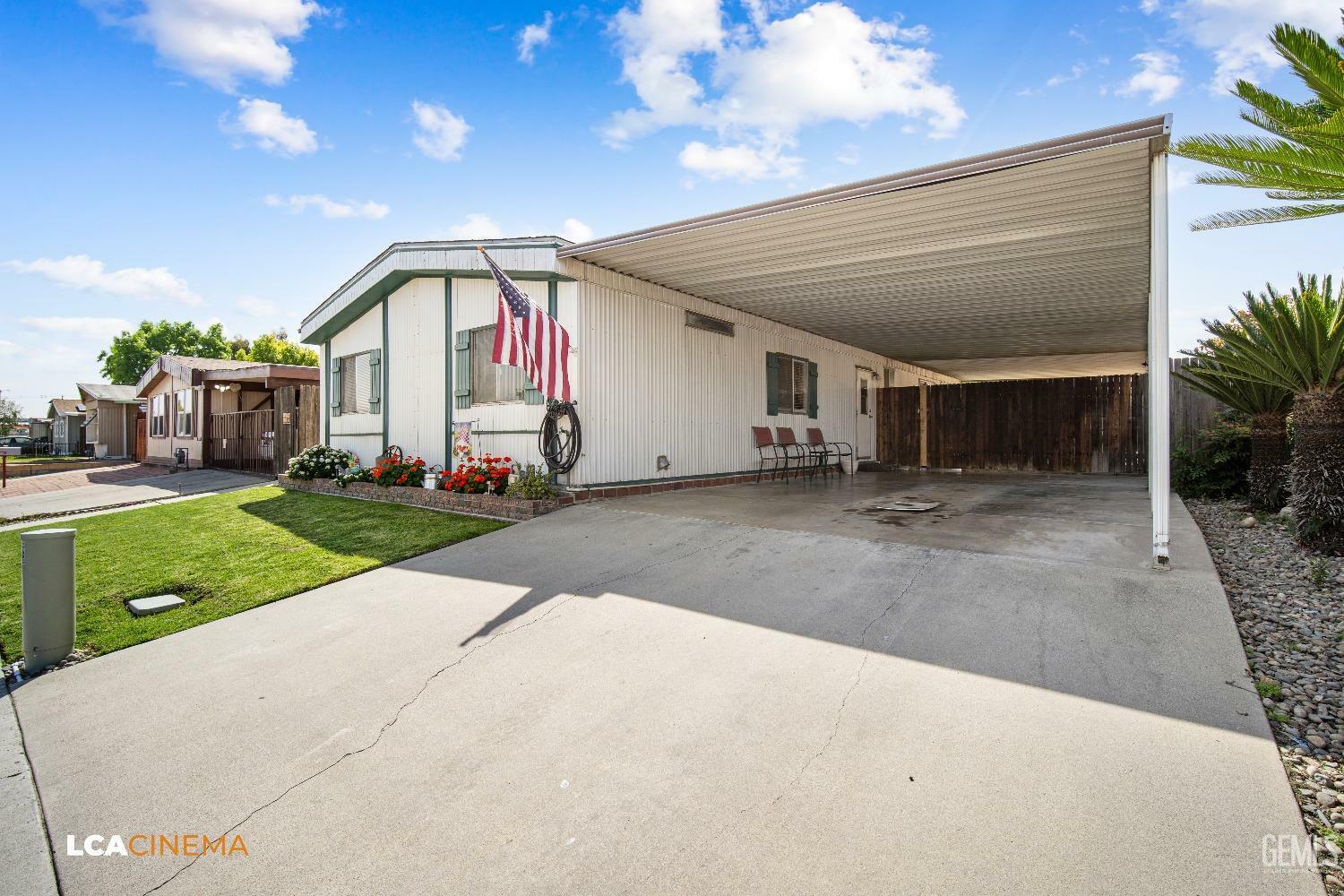 Property Photo: 5201 Silver Springs Lane CA 93313