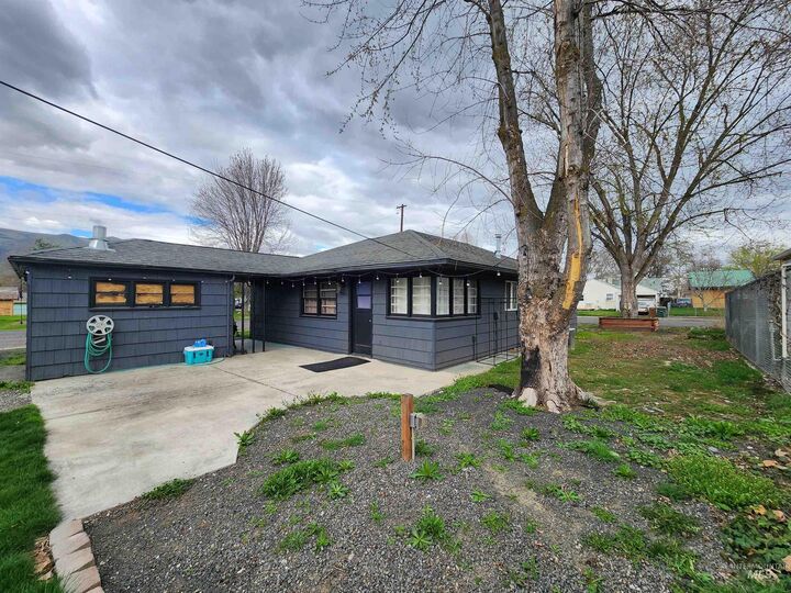 Property Photo:  1203 Sycamore Street  WA 99403 