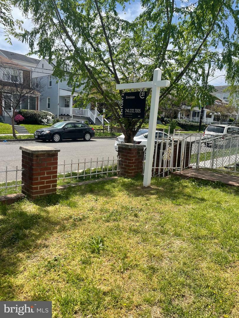 Property Photo: 608 Emerson Street NE DC 20017