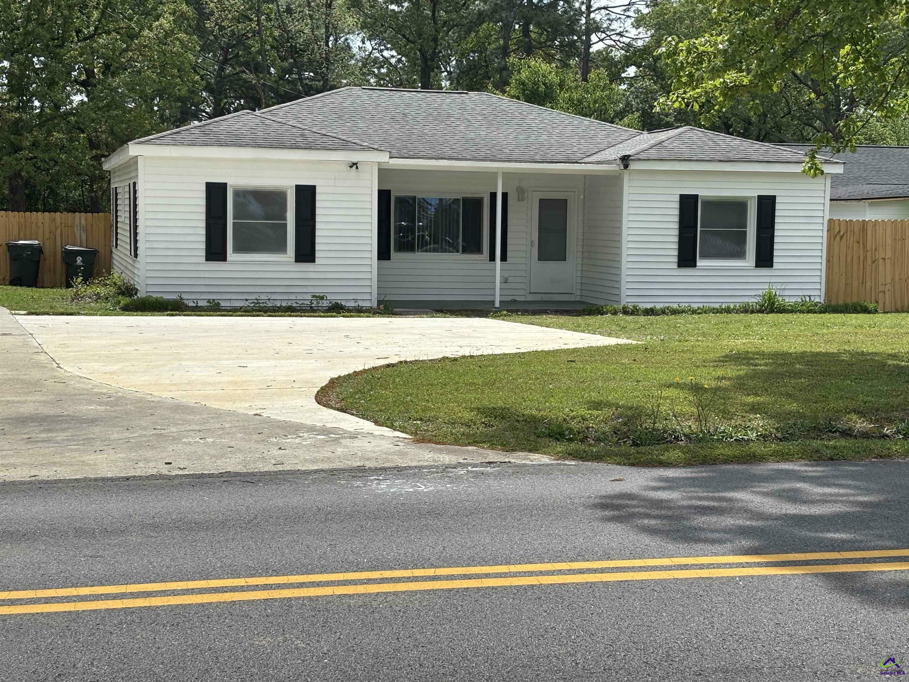 Property Photo: 215 Sunset Drive GA 31088