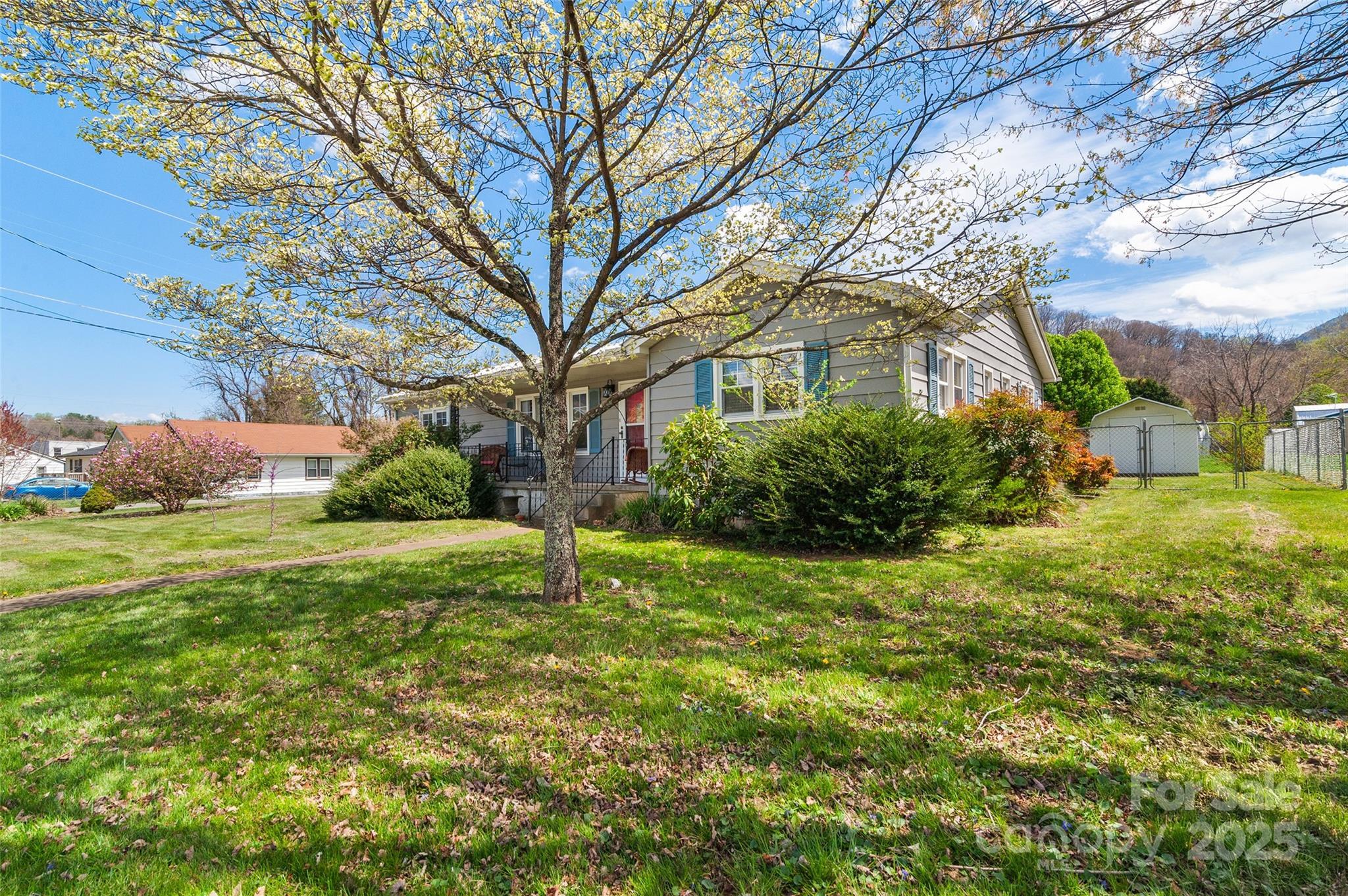 Property Photo:  641 Camelot Drive  NC 28786 