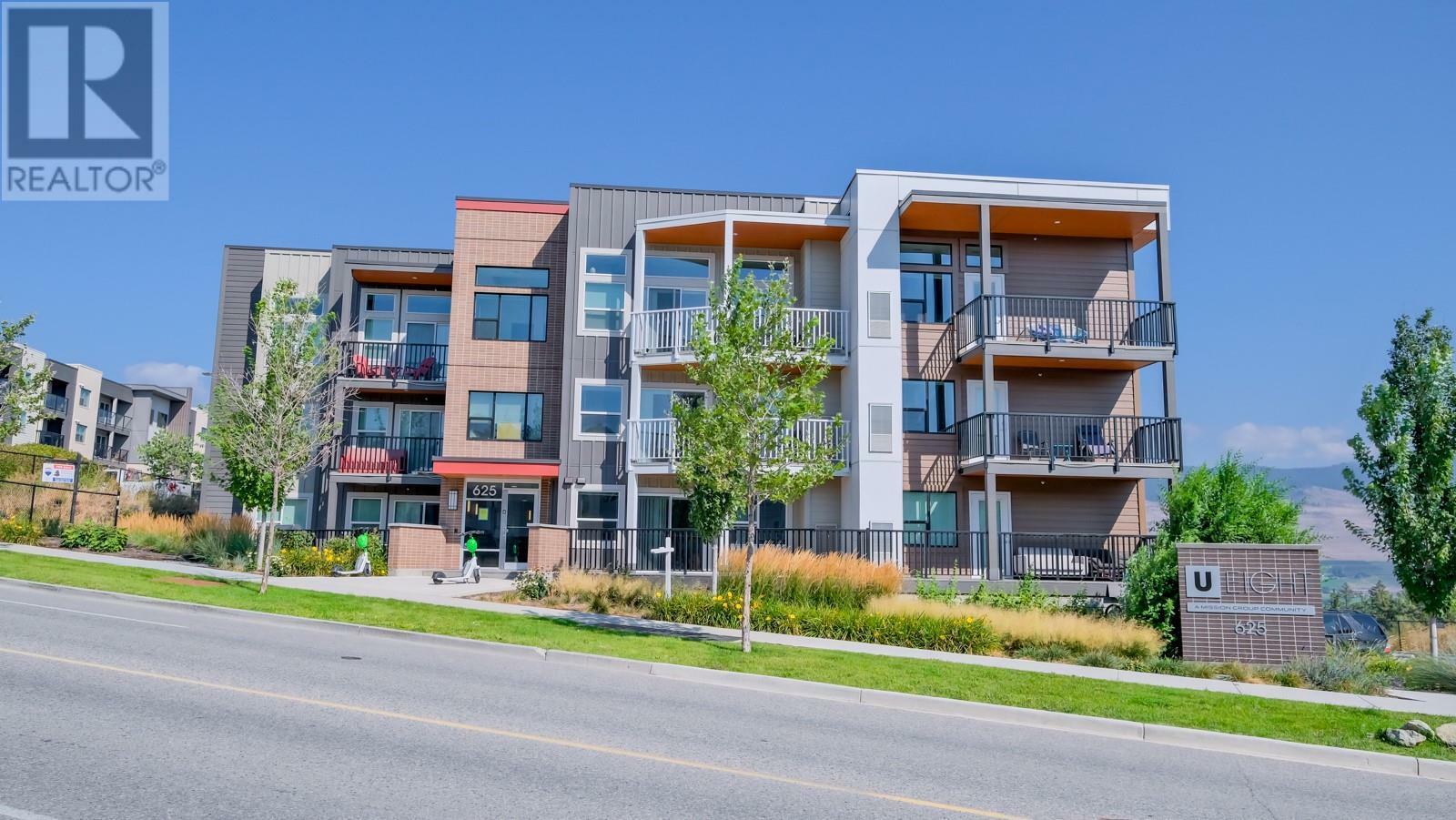 Property Photo: 625 Academy Way Ph11 BC V1V 0E3
