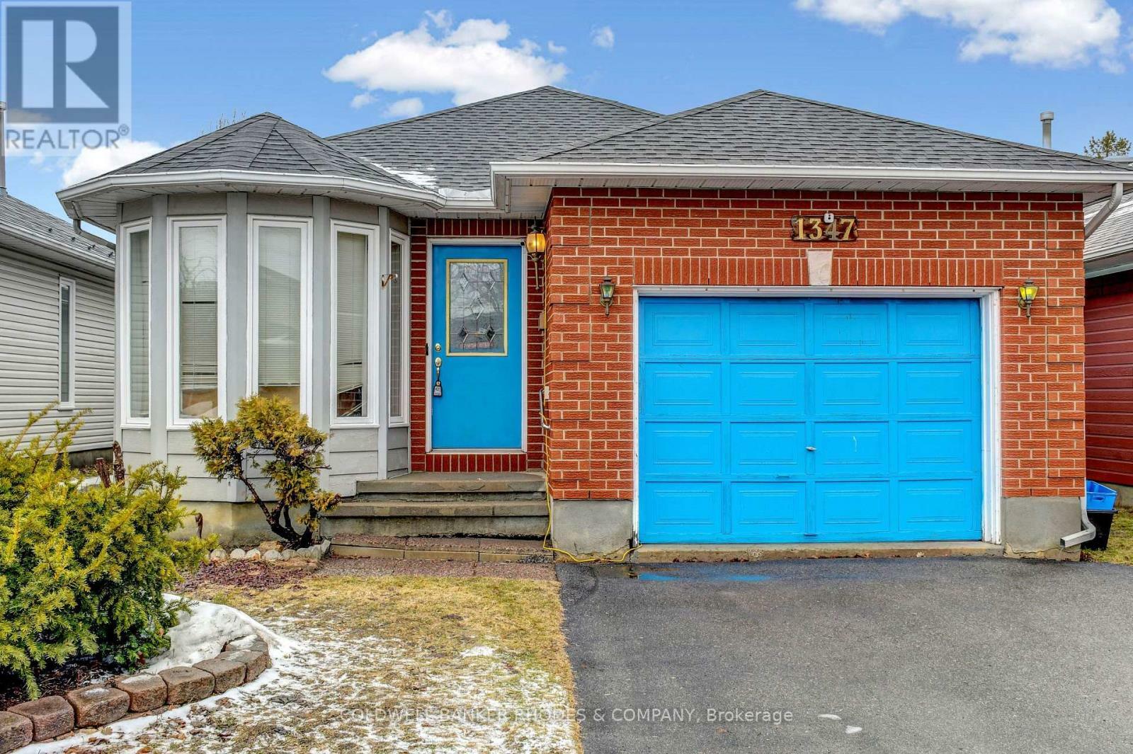 Photo de la propriété: 1347 Paardeburgh Avenue ON K1V 6V6
