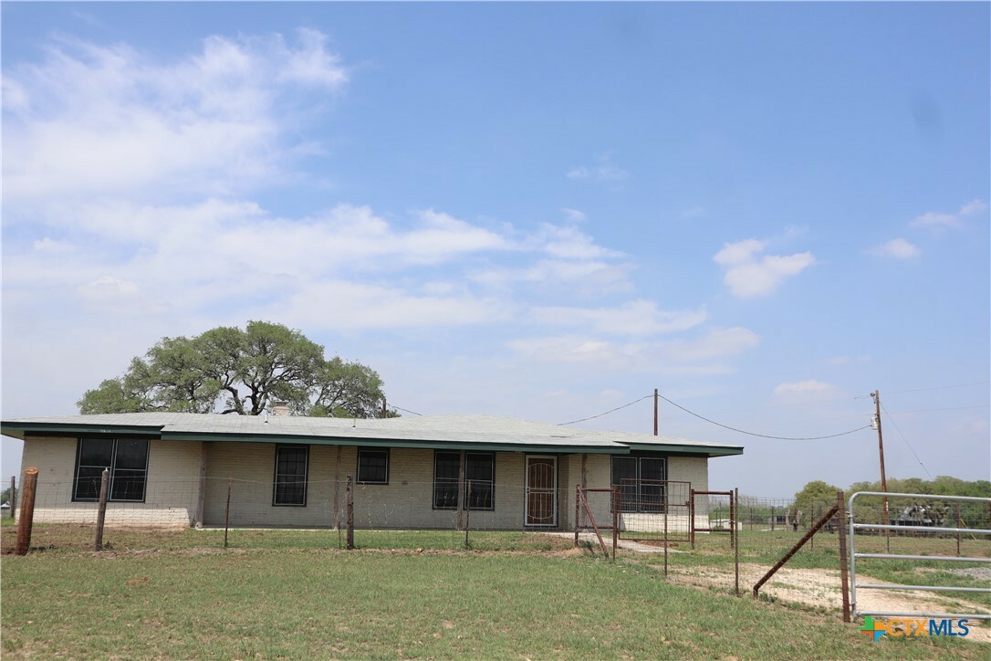 Property Photo: 5857 Fm 466 TX 78155