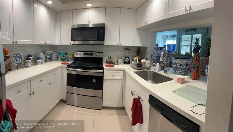 Property Photo: 1000 SW 125th Ave 412 FL 33027