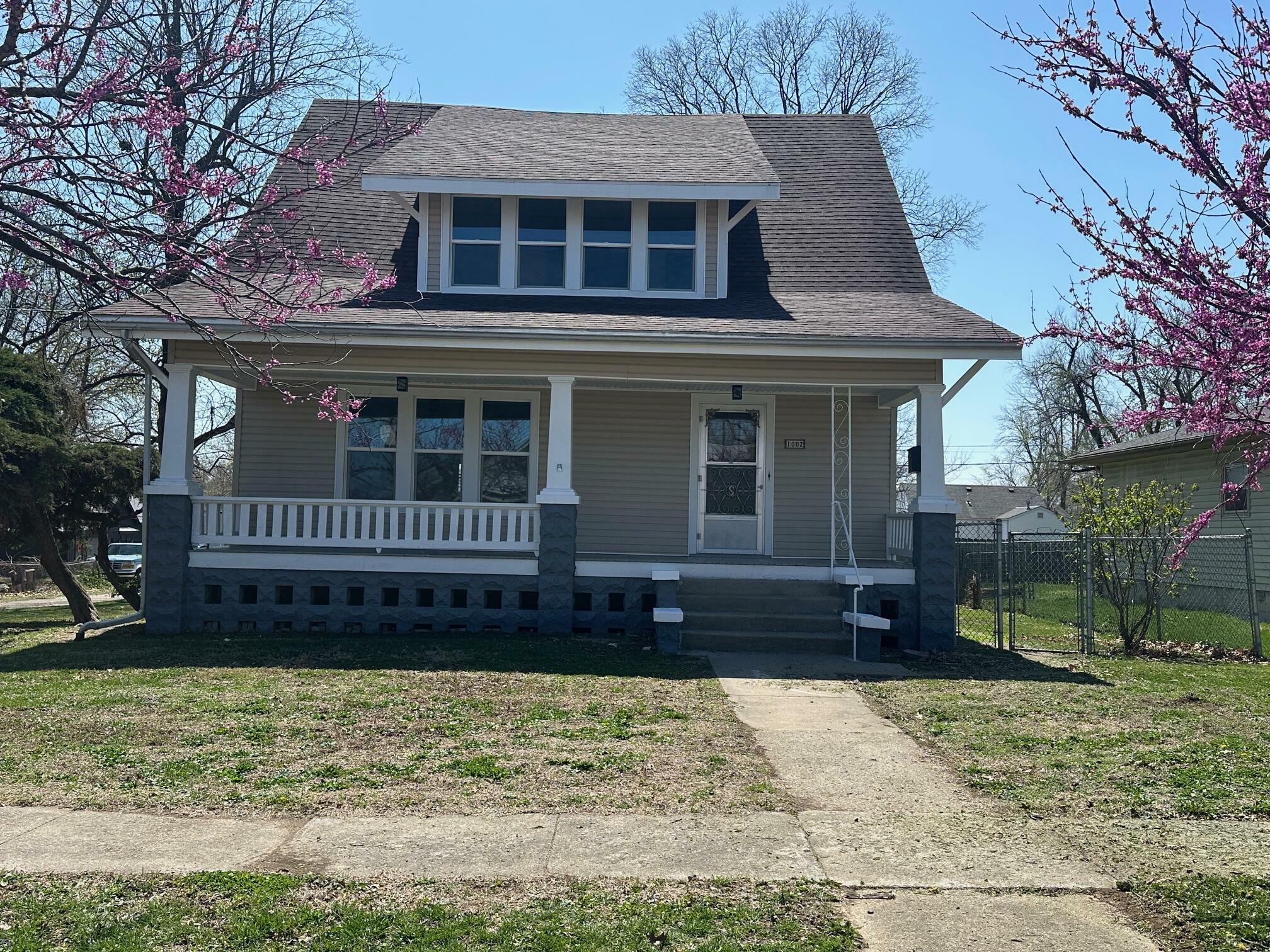 Property Photo: 1002 Latney Street MO 65265