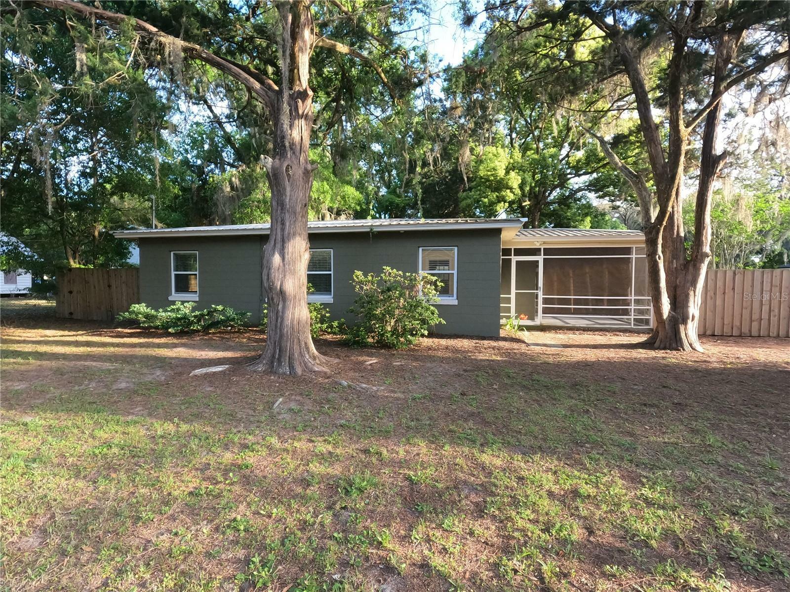 Property Photo: 2411 Carr Street FL 32177