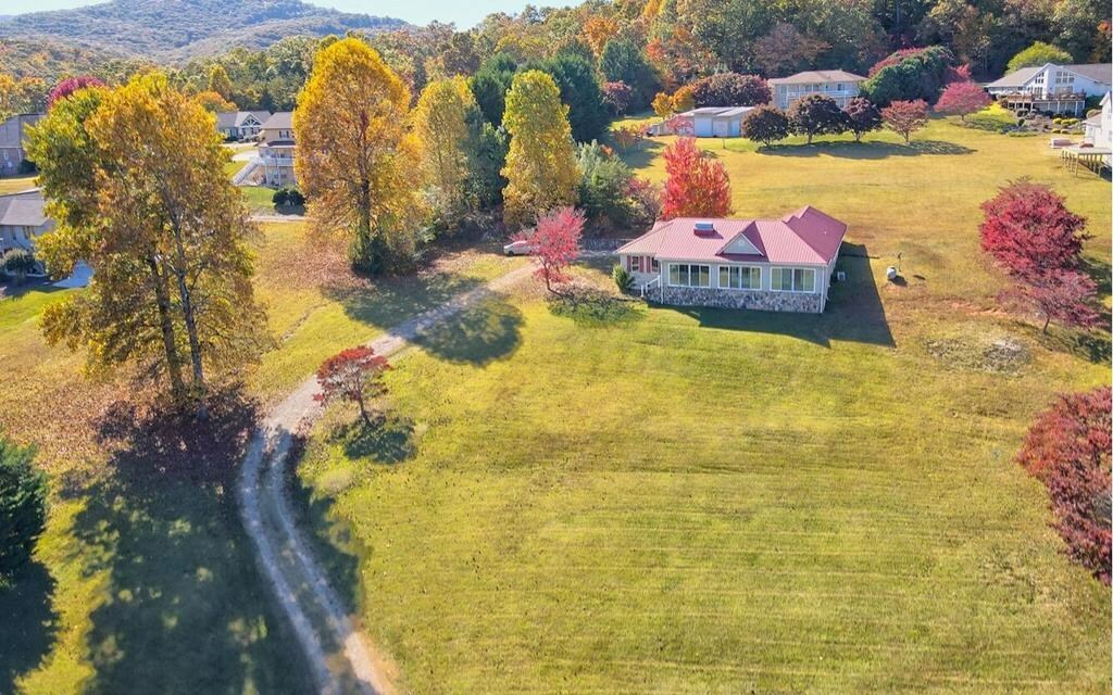 Property Photo: 1613 Cedar Cliff Road GA 30546