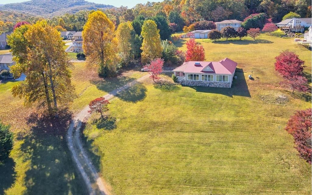 Property Photo: 1613 Cedar Cliff Road GA 30546
