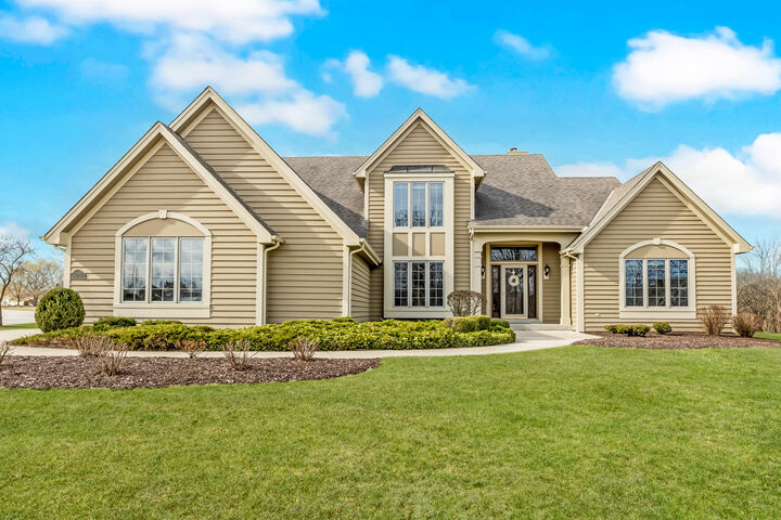 W150n10961 Dogwood Ct  Germantown WI 53022 photo