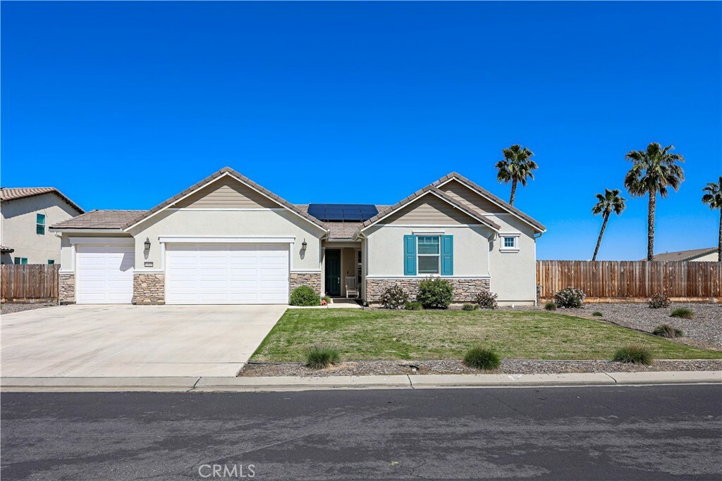 Property Photo: 13525 Royal Oaks Court CA 93610