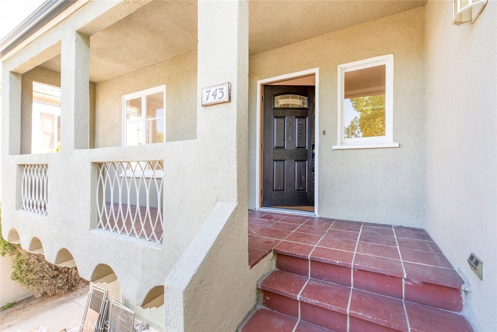 Property Photo: 743 E Doran Street CA 91206