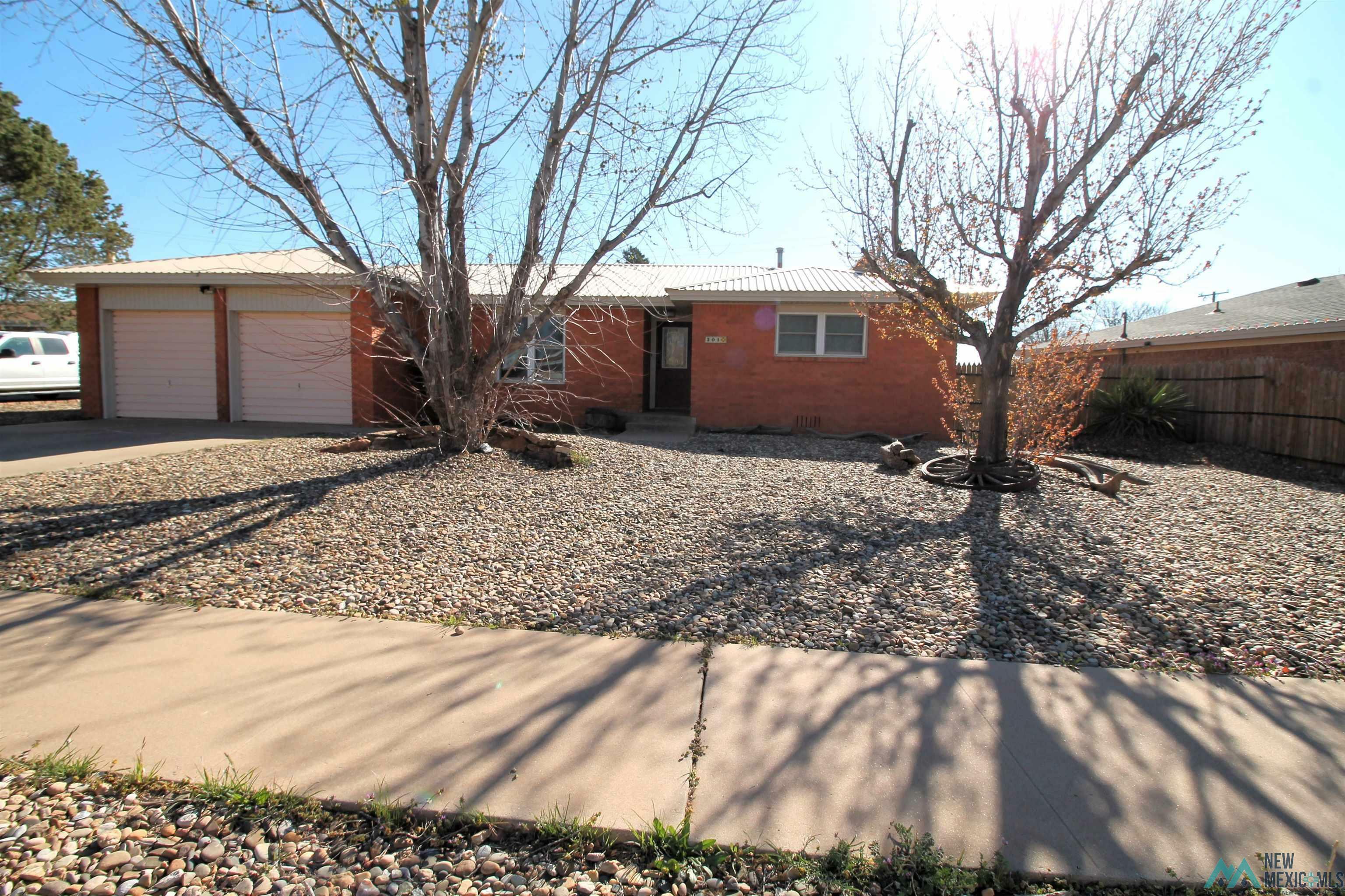 Property Photo: 301 Cactus Drive NM 88101