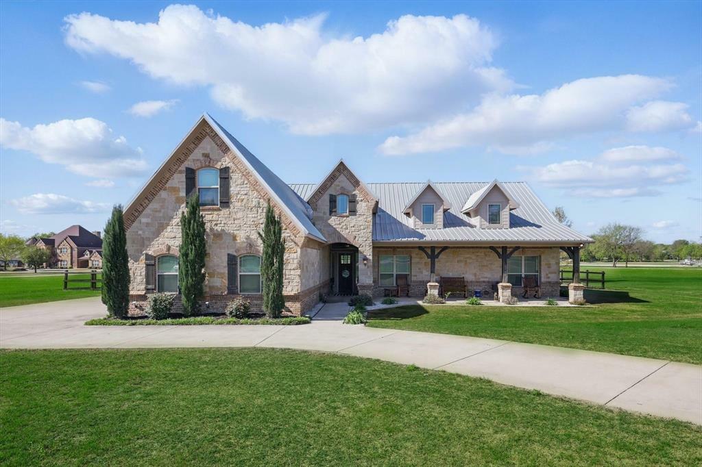 Property Photo: 3270 Creekside Drive TX 76259