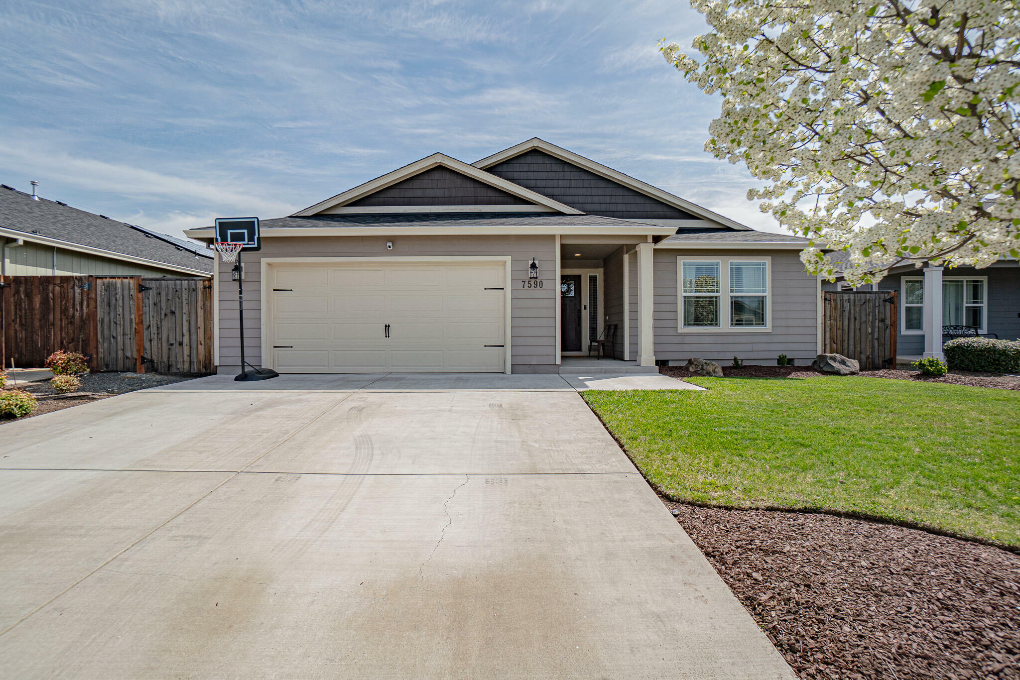Property Photo: 7590 27th Street OR 97503