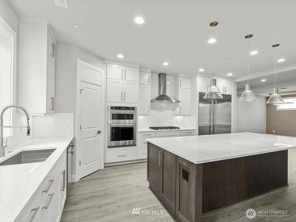 Property Photo: 974 NW Pickering Street WA 98027