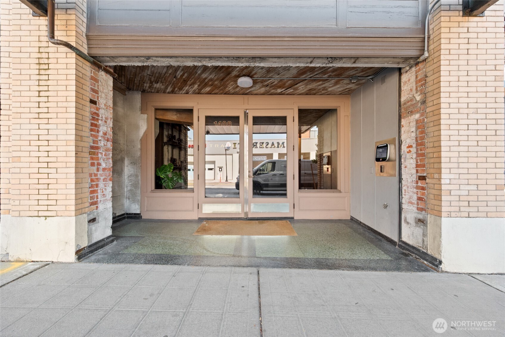 Property Photo: 1408 12th Avenue 507 WA 98122
