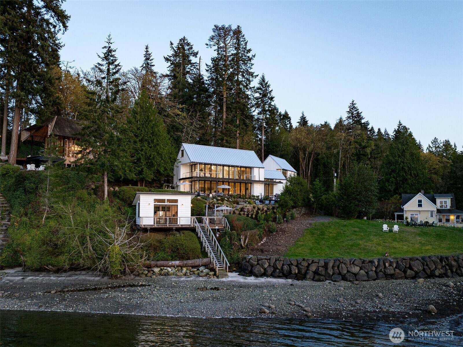 Property Photo: 9844 NE Lafayette Avenue WA 98110