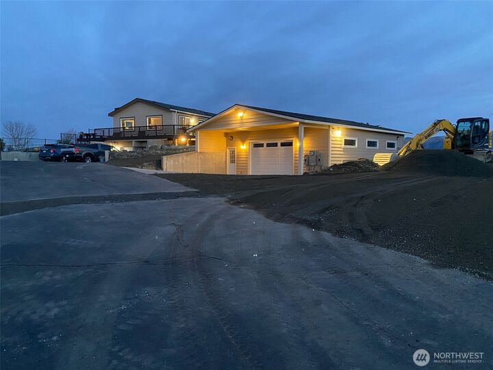 Property Photo:  505  Desert Aire Dr SW  WA 99349 