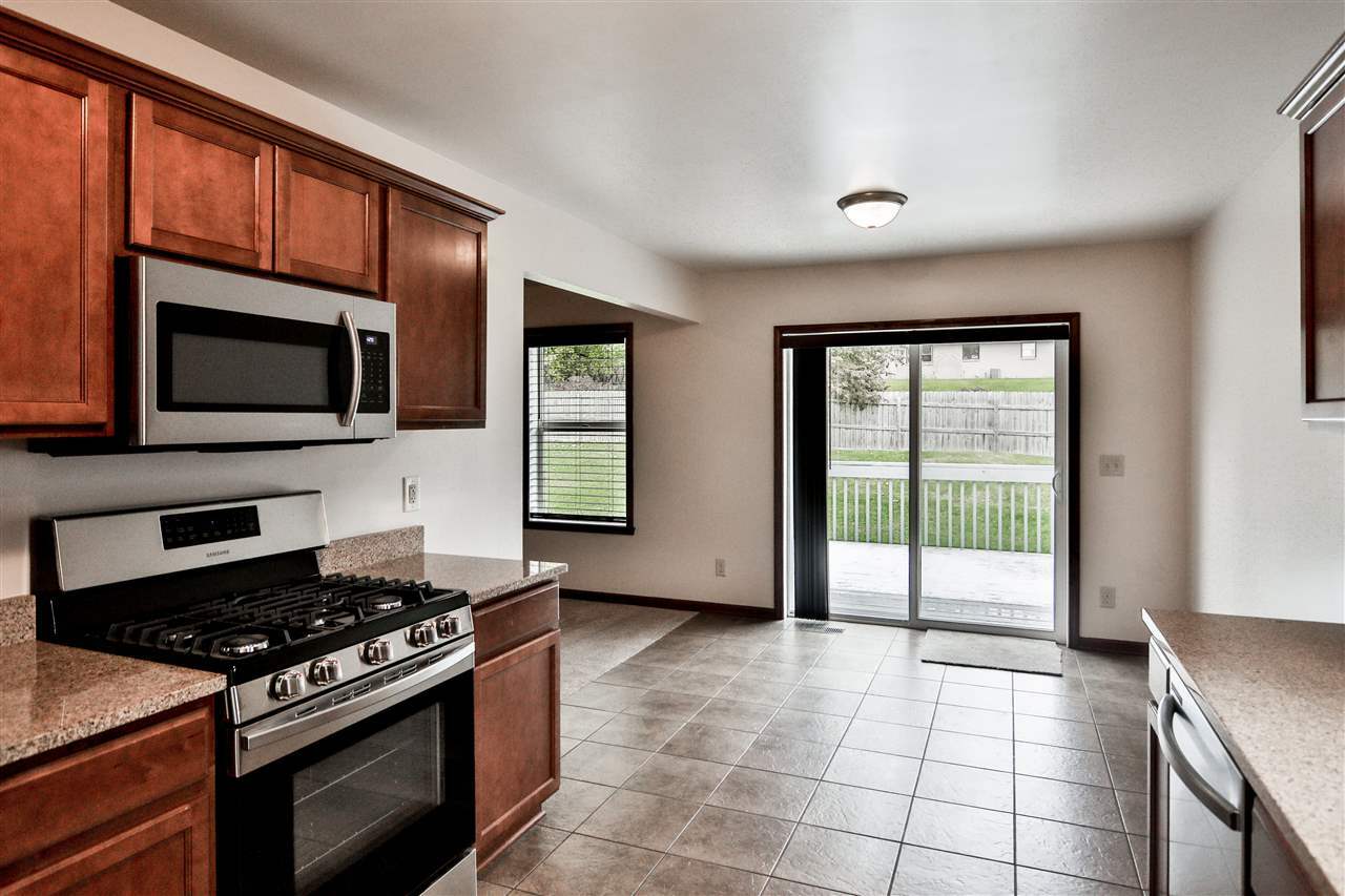 Property Photo: 3328 Citadel Dr IL 61108