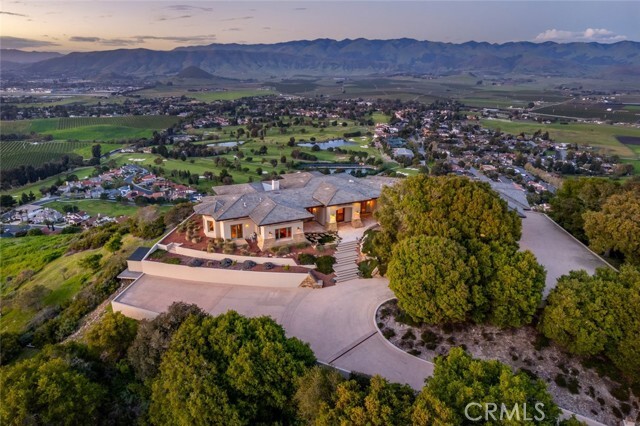 Property Photo: 1015 Rimrock Lane CA 93401