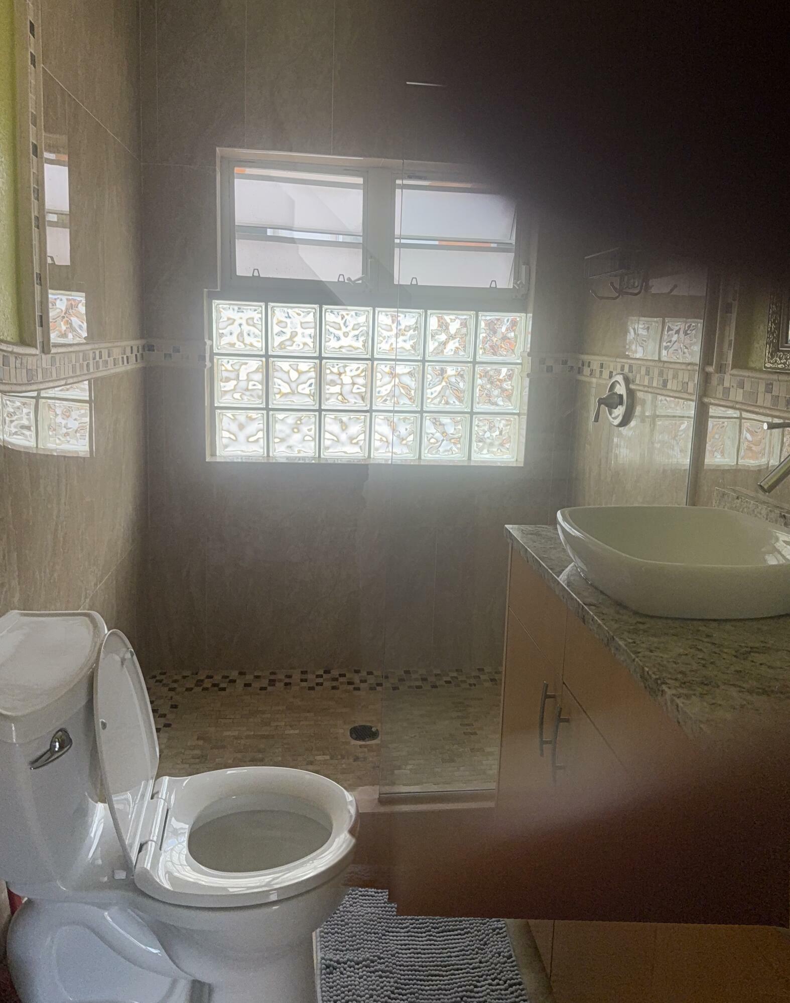Property Photo: 2V-9B Nazareth Rh VI 00802