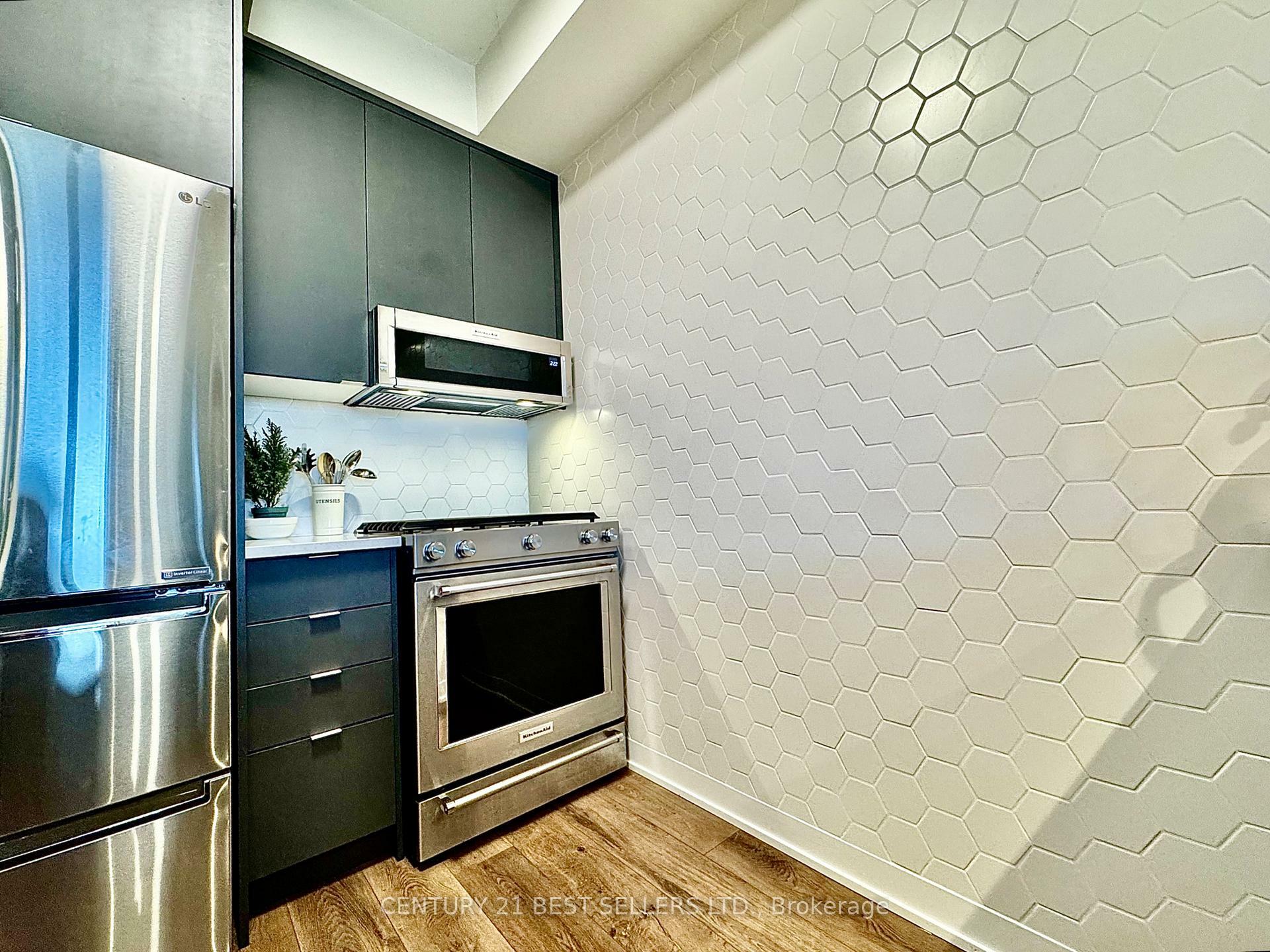 Property Photo: 590 North Service Road 66 ON L8E 0K5