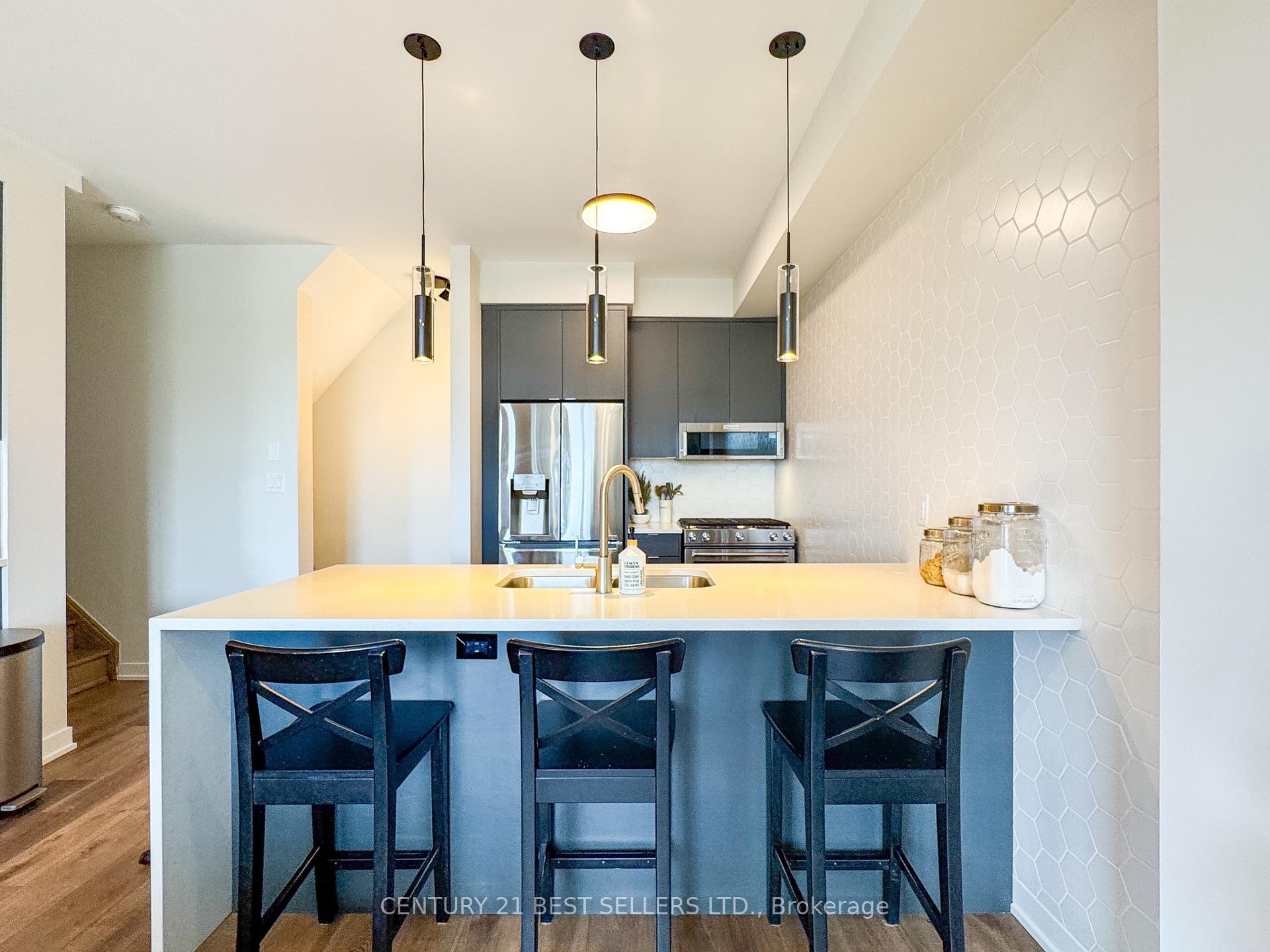 Property Photo:  590 North Service Road 66  ON L8E 0K5 