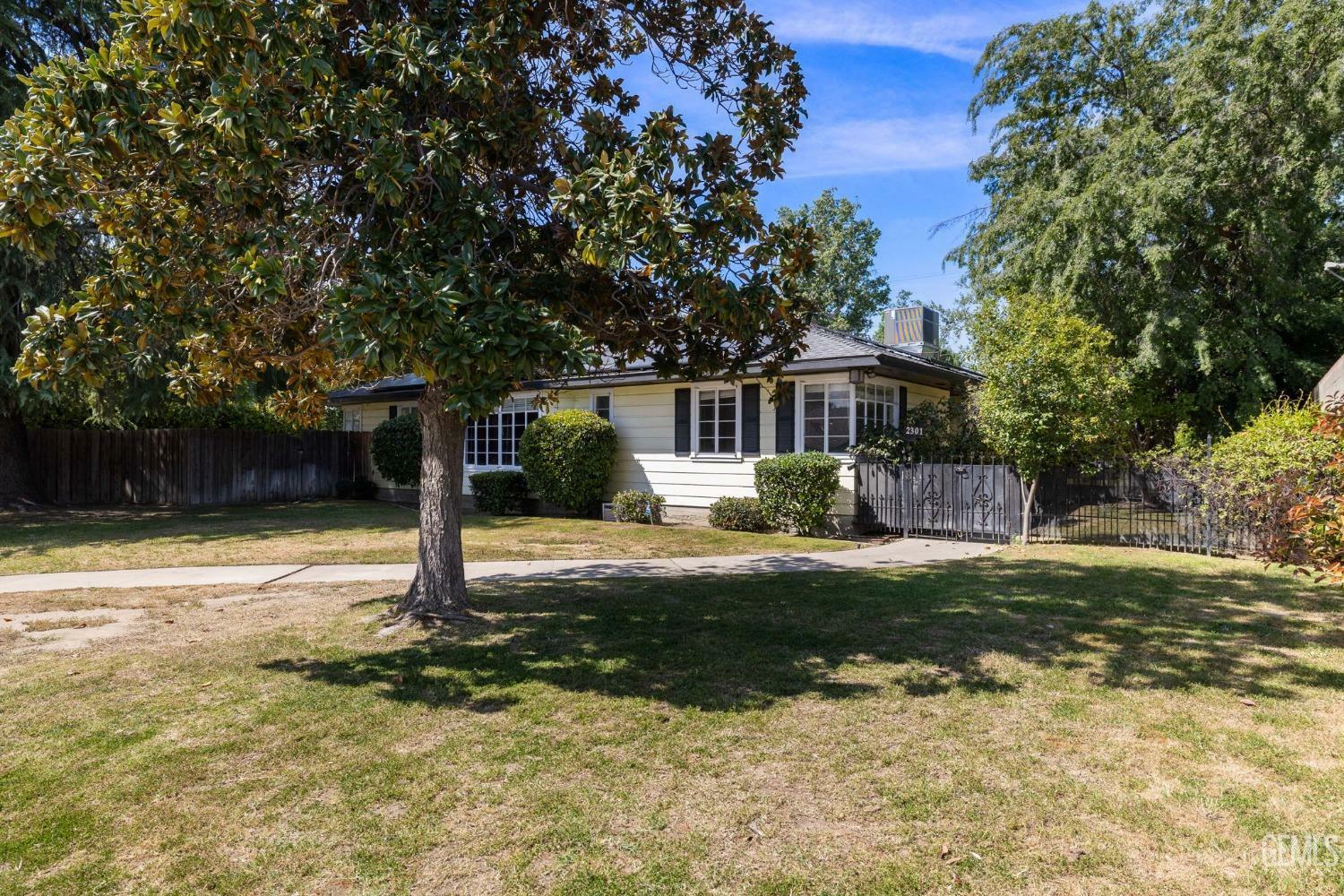 Property Photo: 2301 Beech Street CA 93301