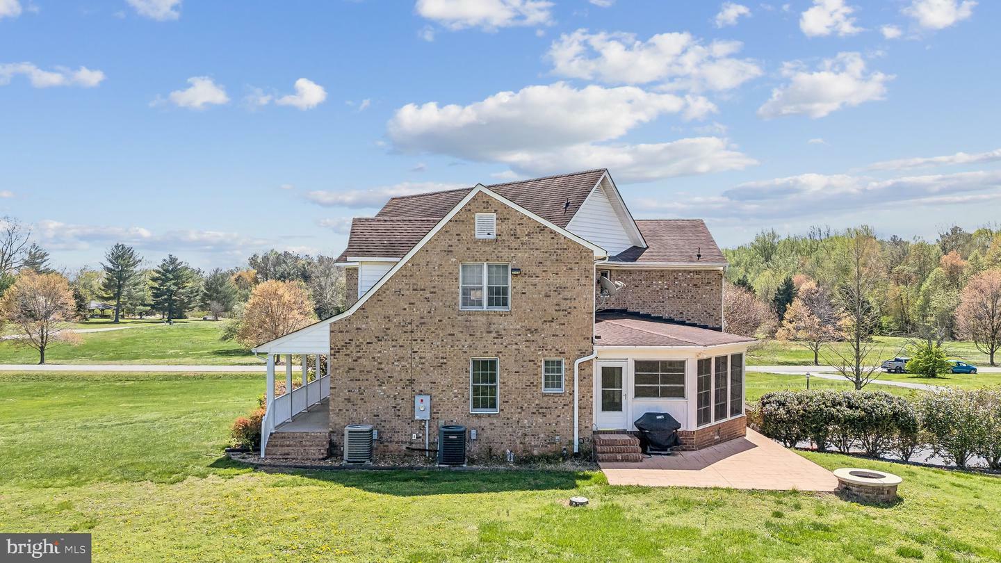 Property Photo: 14039 Kreutler Road VA 23192