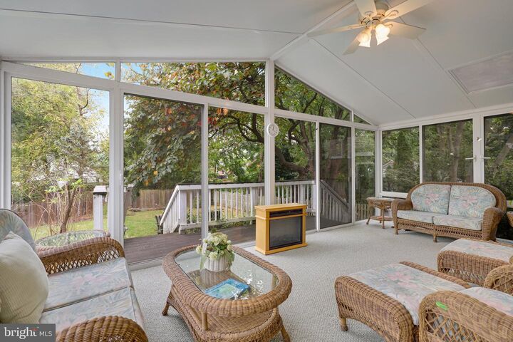 Property Photo: 2805 Woodlawn Avenue VA 22042