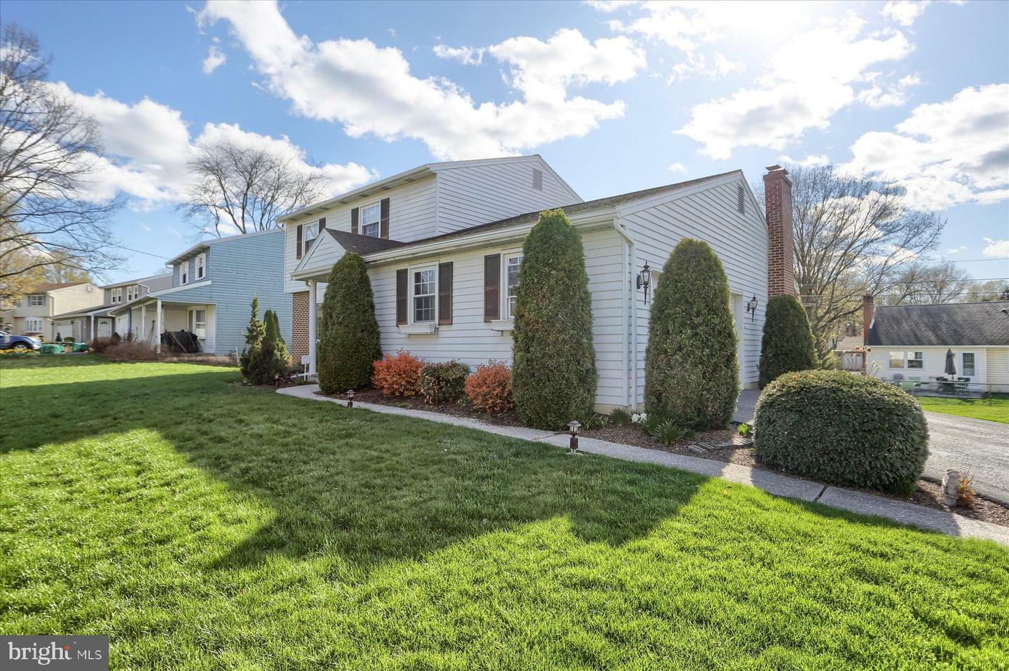 Property Photo: 526 Fairway Drive PA 17011