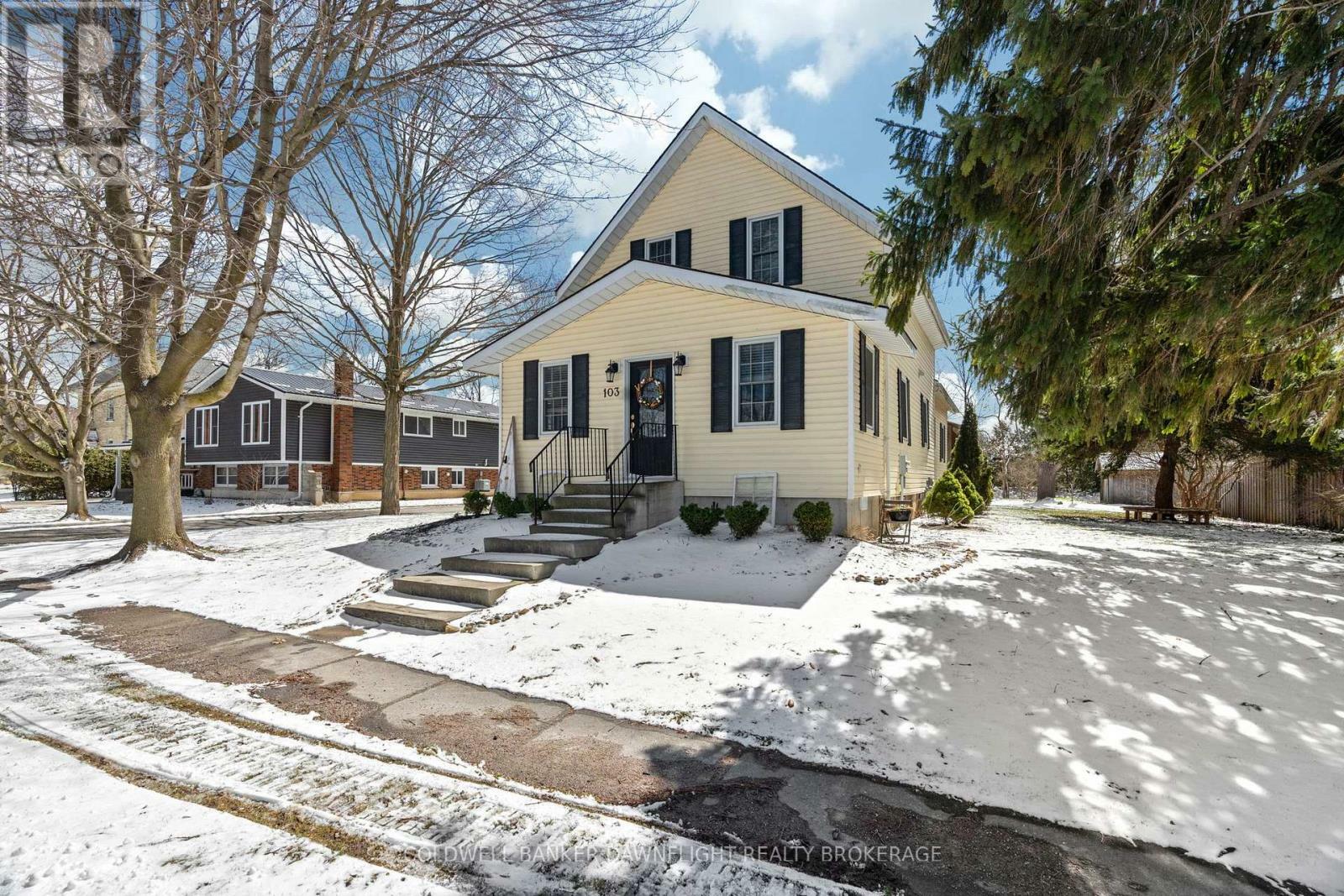 Property Photo: 103 Richmond Street South ON N0M 1X0