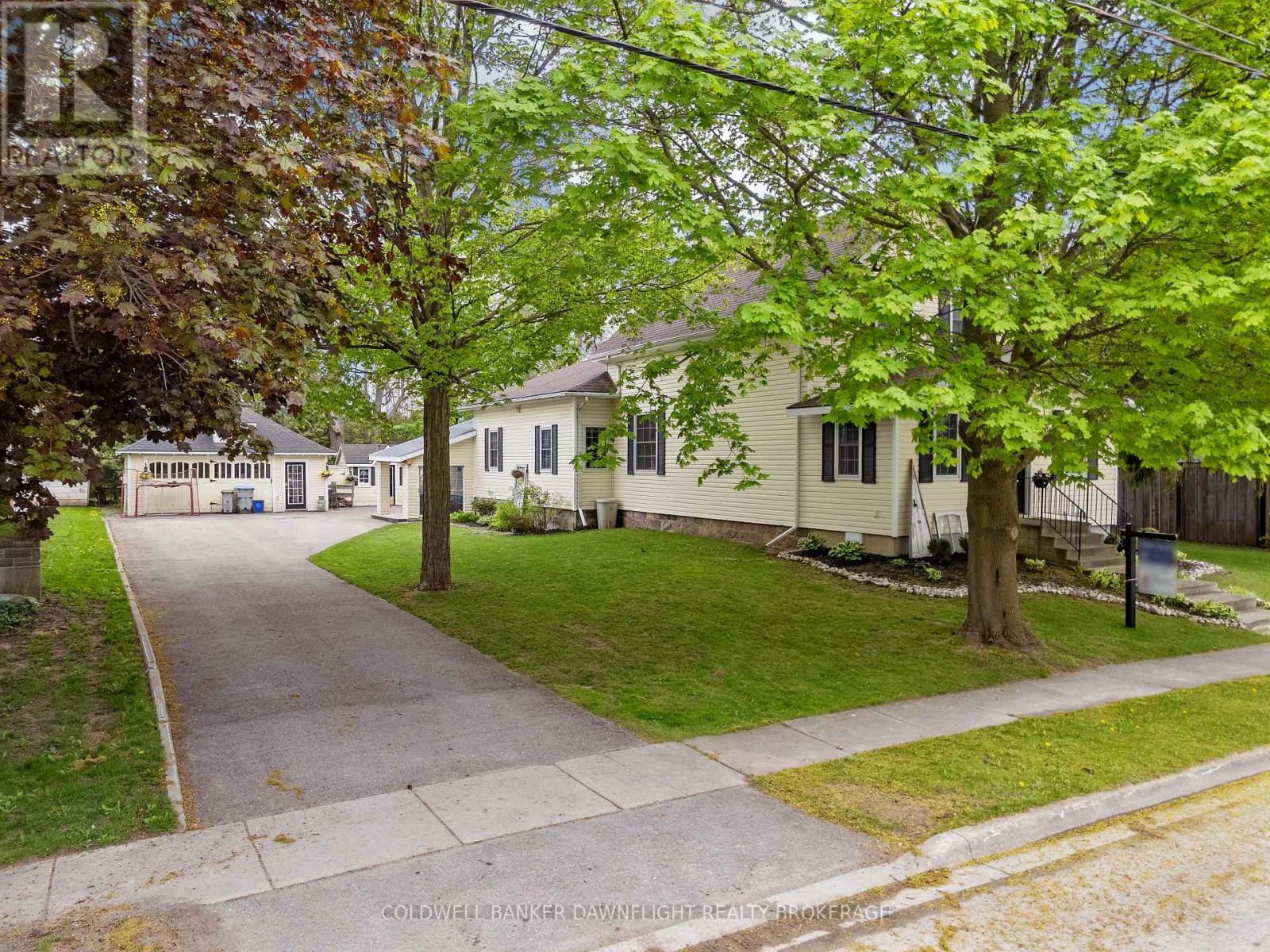 Property Photo: 103 Richmond Street South ON N0M 1X0