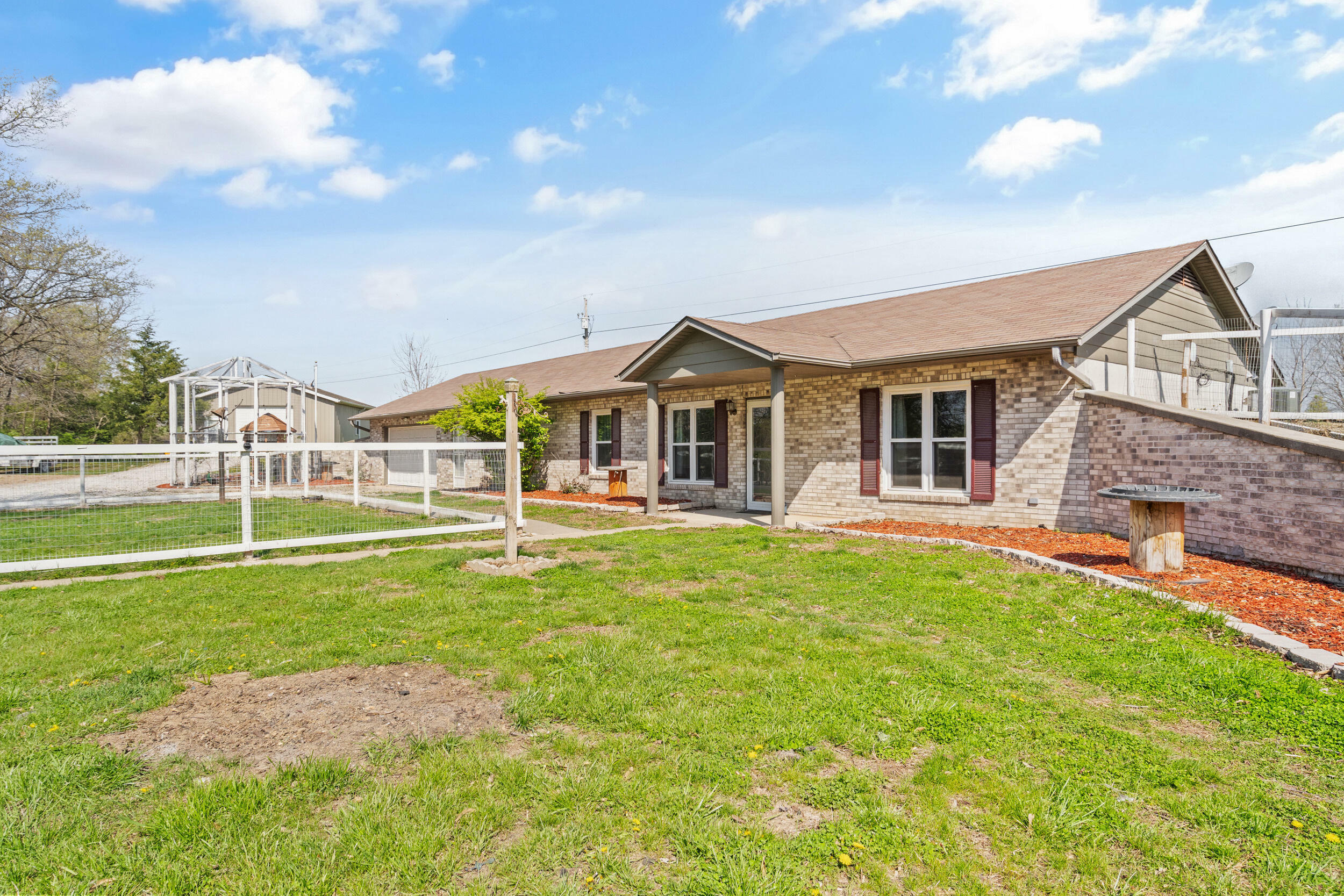 Property Photo: 13130 Old Highway 40 MO 65233