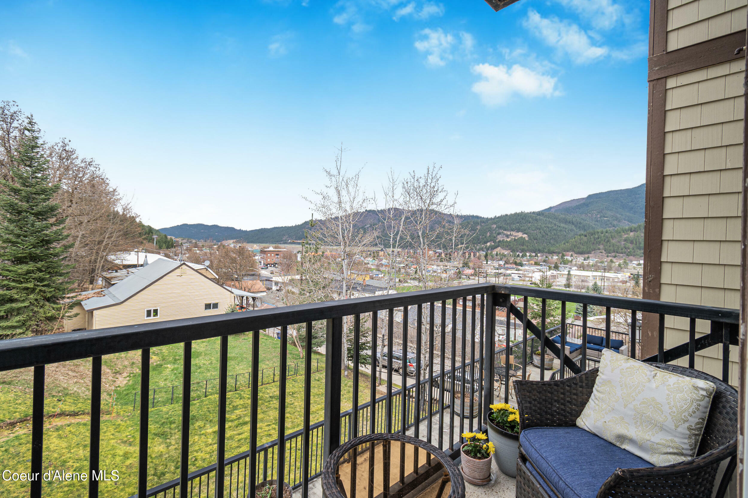 Property Photo:  308 Ohio Ave 202  ID 83837 