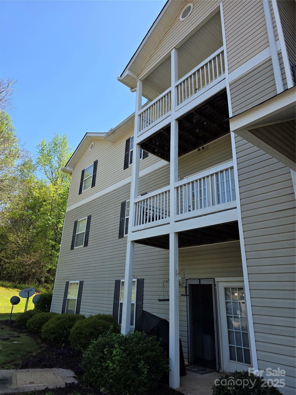 Property Photo: 321 McKenna Circle SC 29615