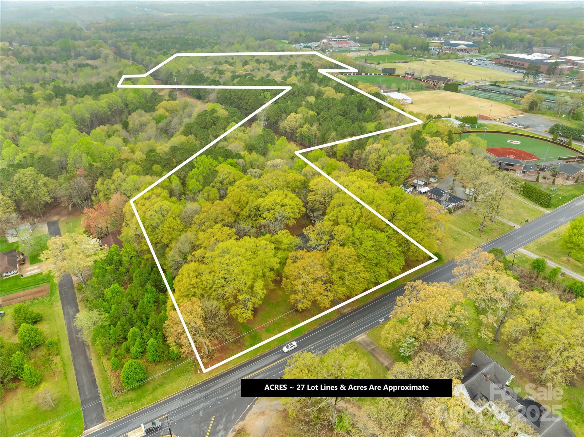 Property Photo: 322 S Main Street NC 28152