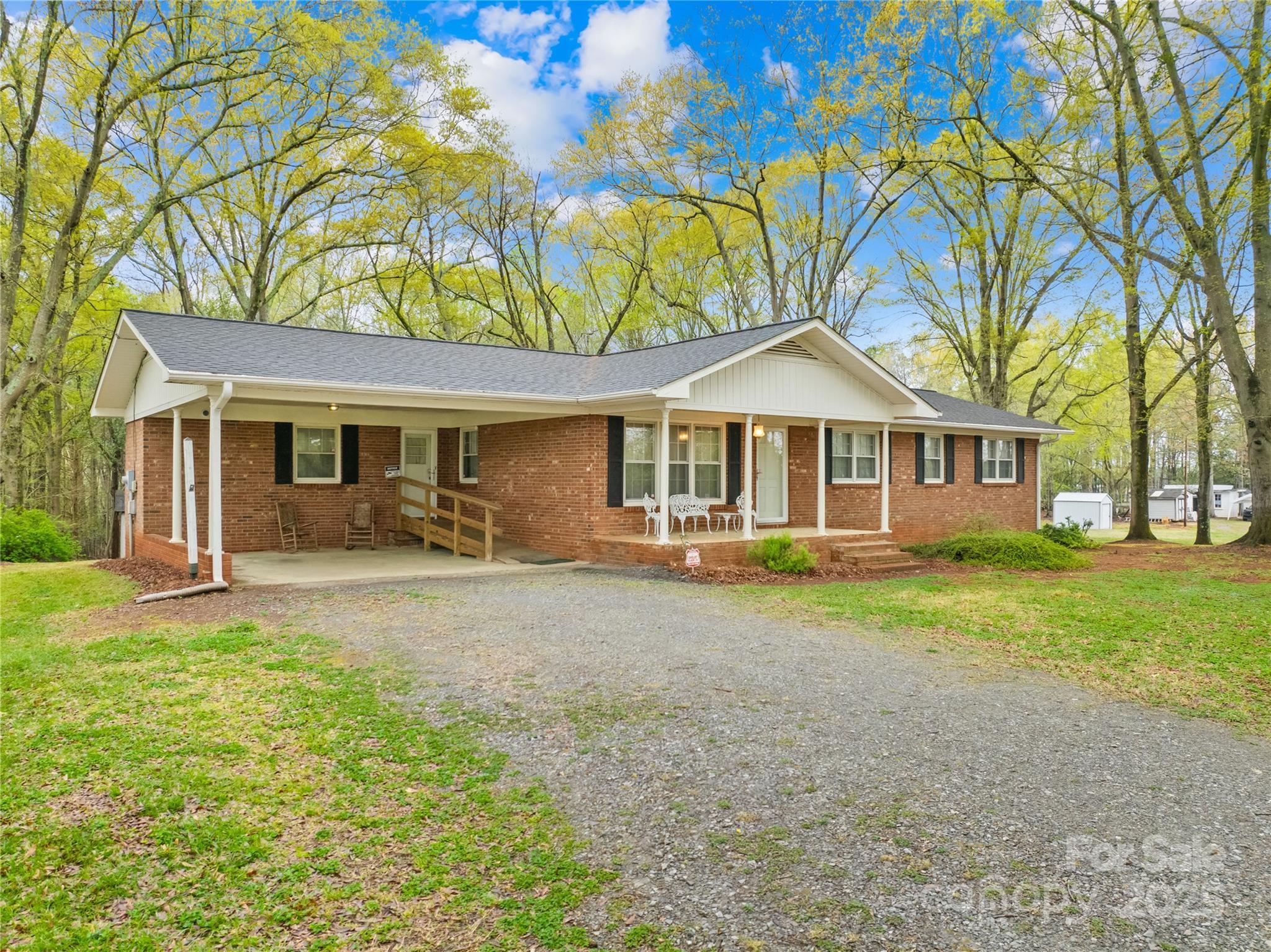 Property Photo: 322 S Main Street NC 28152