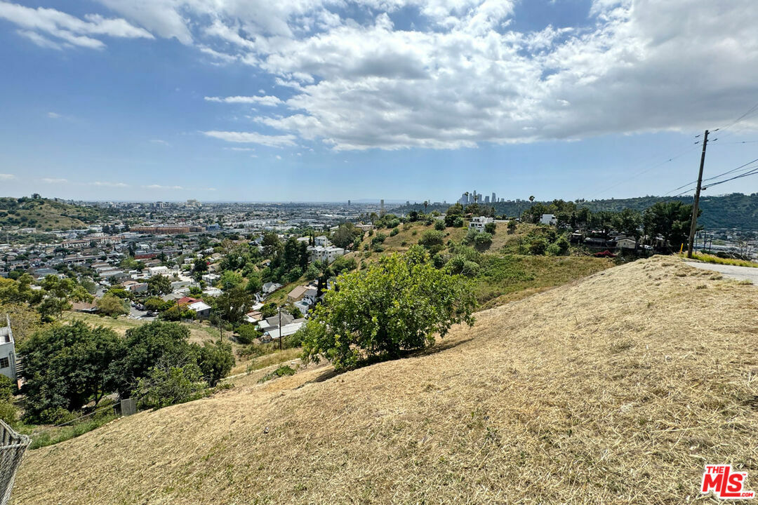 Property Photo: 3624 N Montalvo St CA 90065