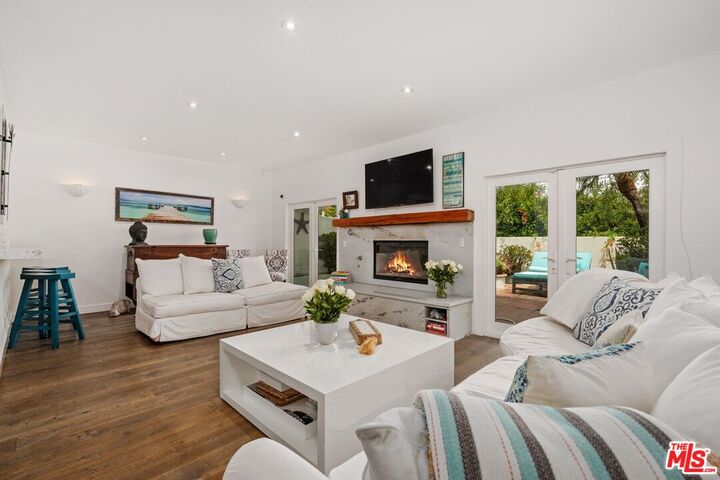 6435 Zumirez Dr  Malibu CA 90265 photo